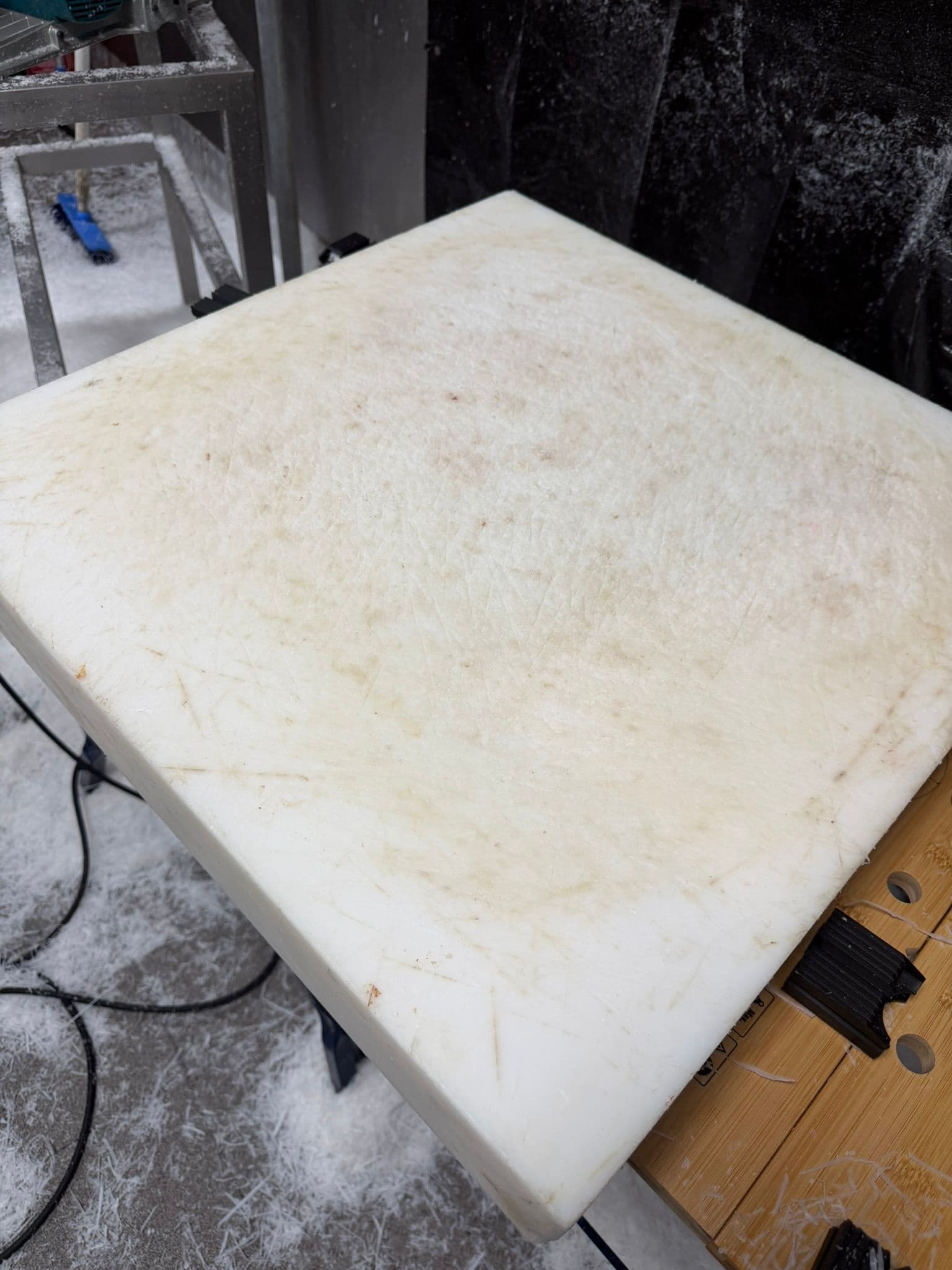 Planche en bois avant restauration